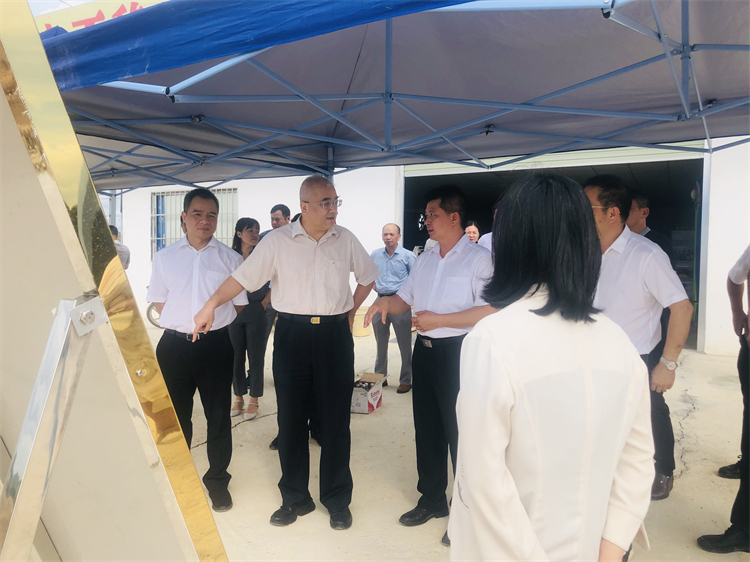 2021.8.18自治区国土厅厅长陈建军在那丽园区调研5.jpg
